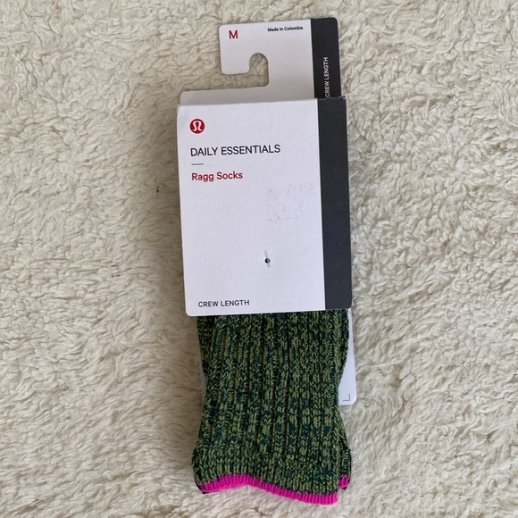 ❤️ Lululemon Essentials Ragg Socks Size Medium NWT - Picture 9 of 9